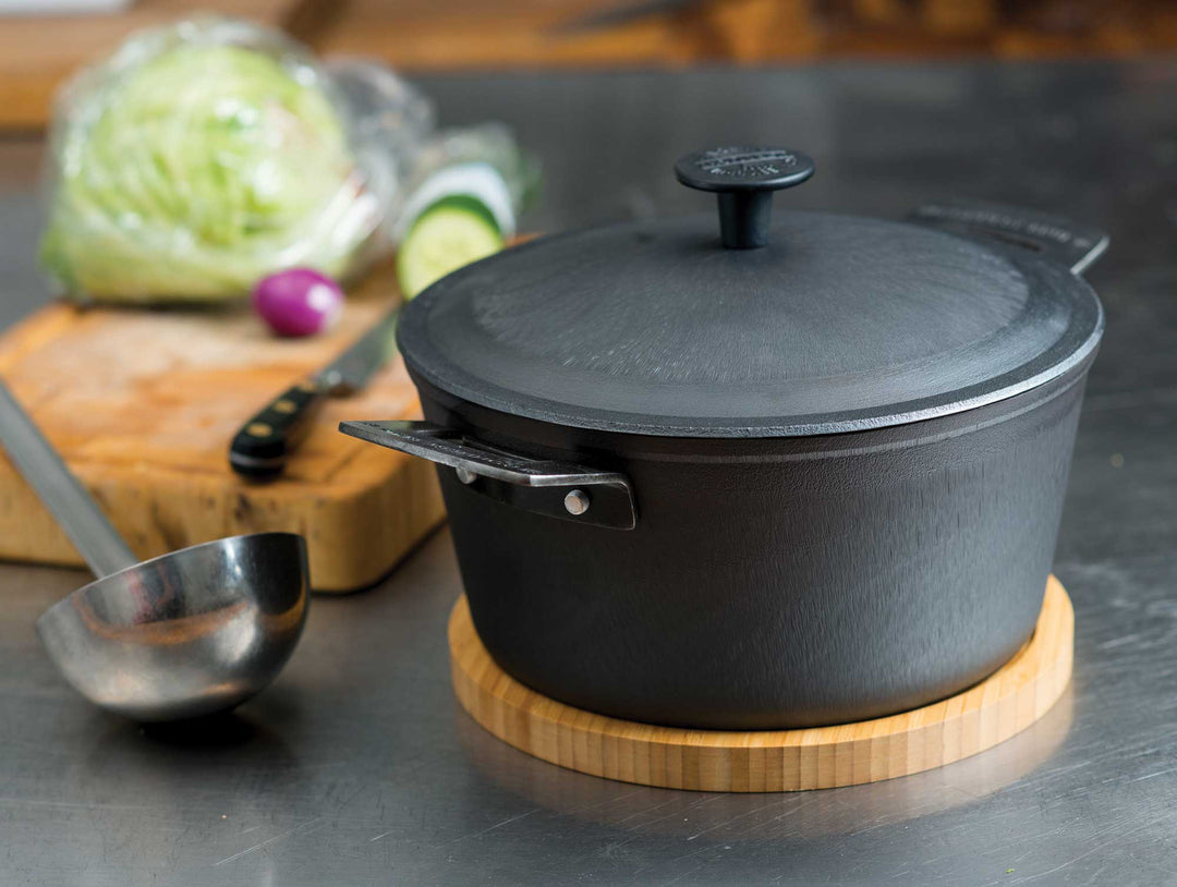 RONNEBY BRUK Gusseisen Bräter rund ULTRA LIGHT PROFESSIONAL 24 cm, schon eingebrannt