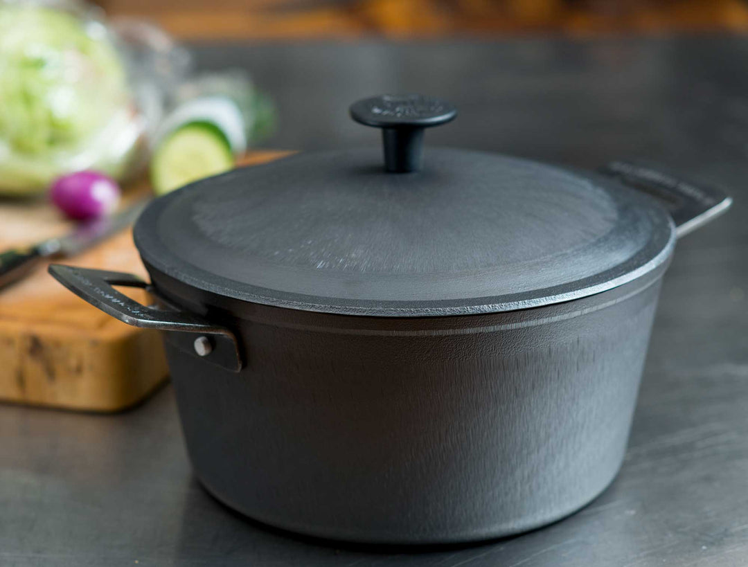 RONNEBY BRUK Gusseisen Bräter rund ULTRA LIGHT PROFESSIONAL 28 cm, schon eingebrannt