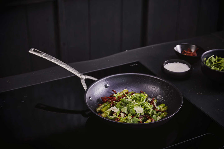 BEKA iron skillet ARTIST 28 cm carbon steel frying pan, already pre-seasoned