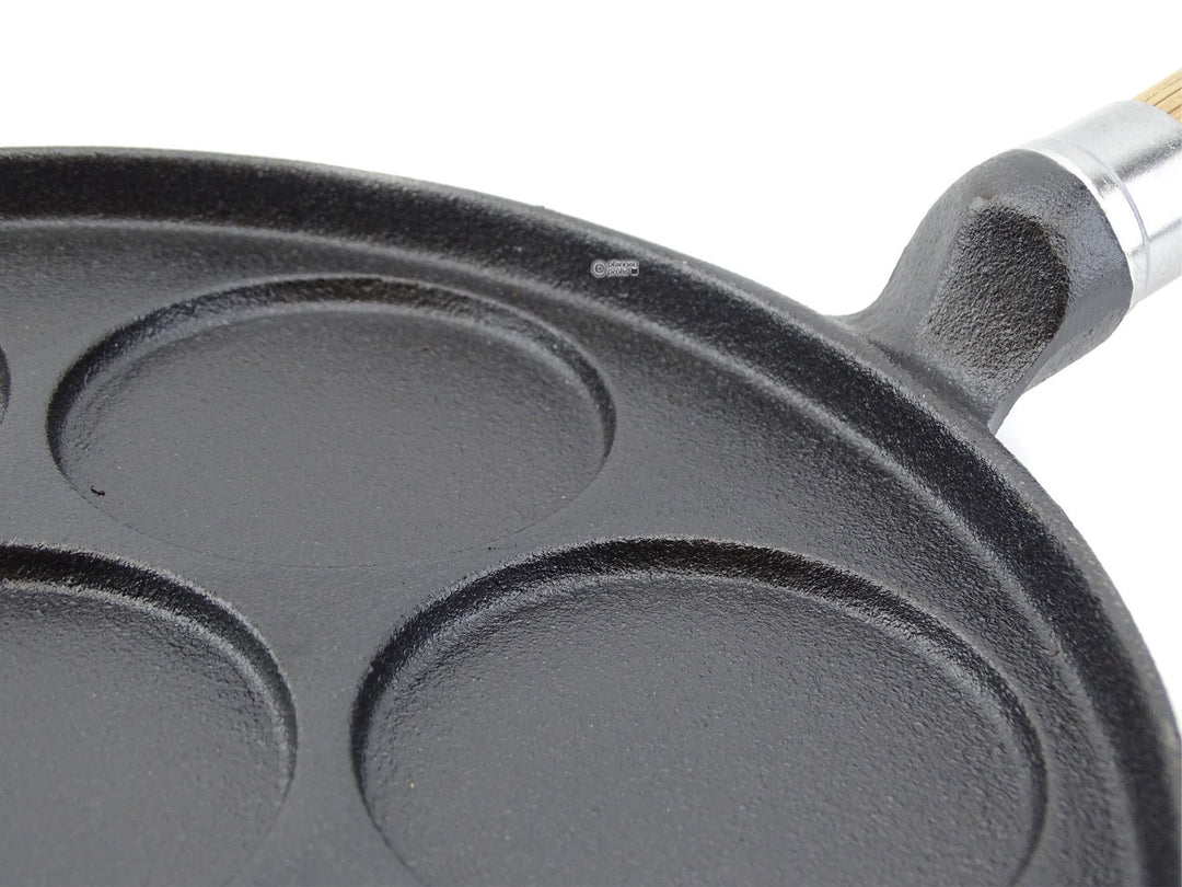 RONNEBY BRUK Gusseisen Mini-Pfannkuchenpfanne MAESTRO 24 cm mit 7 Vertiefungen Eichenholzgriff