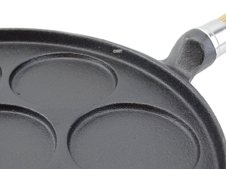 RONNEBY BRUK Gusseisen Mini-Pfannkuchenpfanne MAESTRO 24 cm mit 7 Vertiefungen Eichenholzgriff