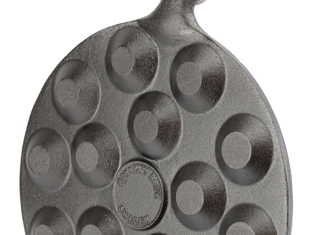 RONNEBY BRUK Gusseisen Poffertjes-Pfanne MAESTRO 24 cm Eichenholzgriff, schon eingebrannt