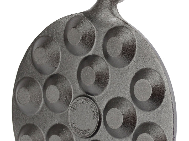 RONNEBY BRUK Gusseisen Poffertjes-Pfanne MAESTRO 24 cm Eichenholzgriff, schon eingebrannt