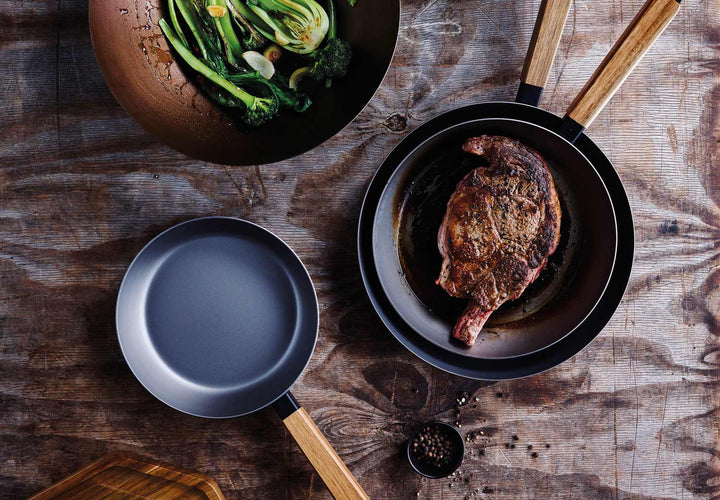 BEKA iron pan NOMAD 28 cm carbon steel frypan with acacia wood handle