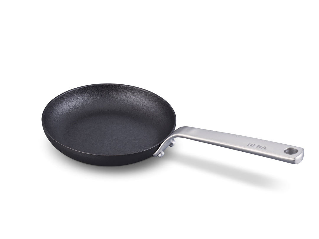  Made In Cookware - Carbon Steel Griddle - (Like Cast Iron, but  Better) - Professional Cookware - Made in Sweden - Induction Compatible:  Home & Kitchen