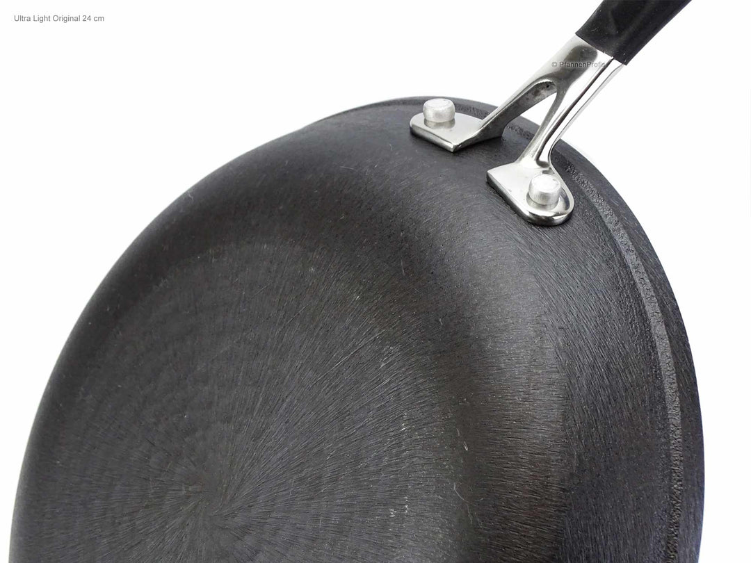 RONNEBY BRUK cast iron frypan ULTRA LIGHT ORIGINAL 24 cm with silicone handle, pre-seasoned