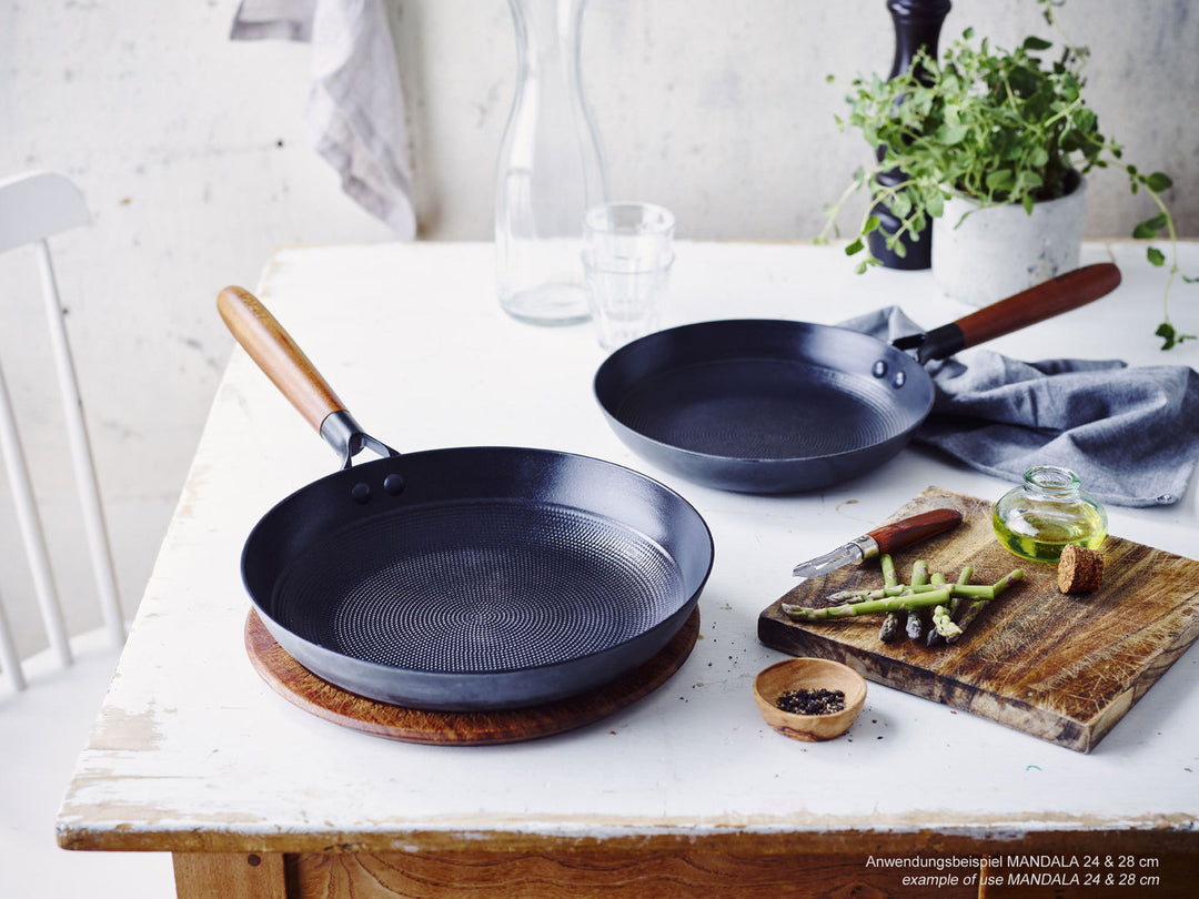 cast iron pan ceramic coating 28 cm wooden handle –